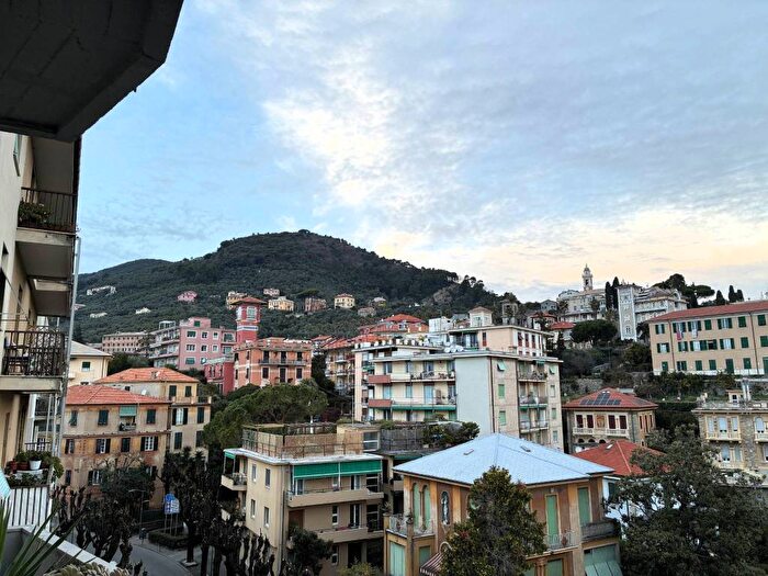 Appartamento quadrilocale in affitto in Corso Genova, Centro, Chiavari