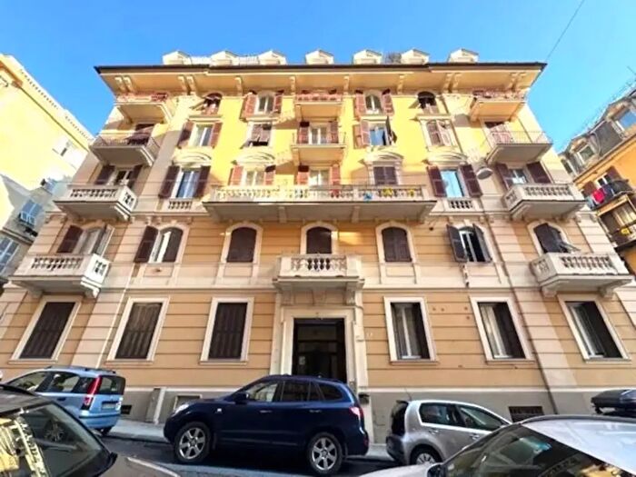 Appartamento trilocale in vendita in Via Via Marcello Durazzo, Genova