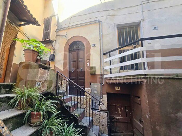 Appartamento trilocale in vendita in Via Don Francesco Raimondi, Montelanico