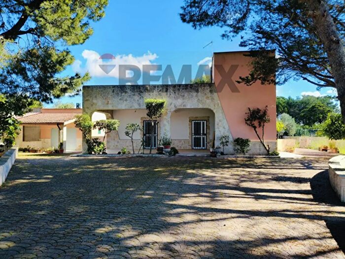 Casa con 6 locali in vendita in Via Strada Diciassettesima di Contrada Bagnara, Lizzano