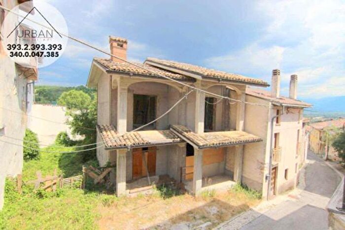 Casa quadrilocale in vendita in Via Amiternum, Scoppito