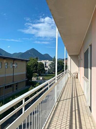 Appartamento quadrilocale in vendita in Via Cesare Battisti, Erba