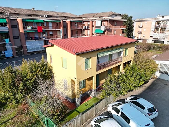 Casa con 5 locali in vendita in Via Padre Girotti, Alba