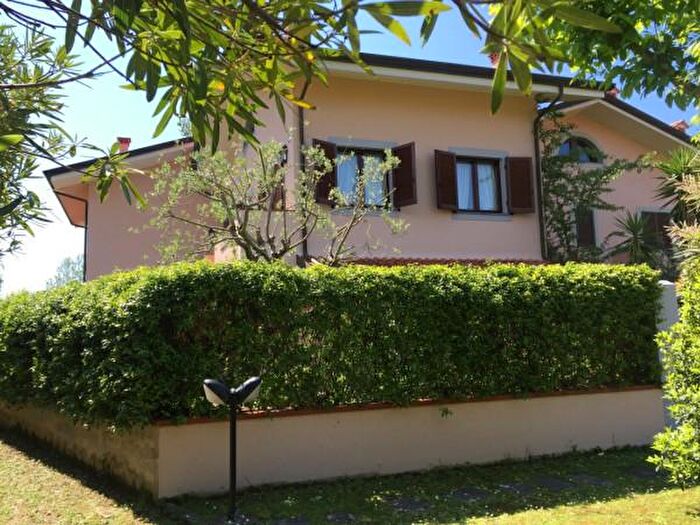 Casa con 6 locali in affitto in Forte Dei Marmi
