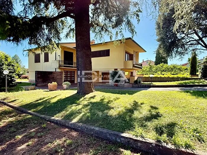 Casa con 8 locali in vendita in Via del Fanuccio, Capannori
