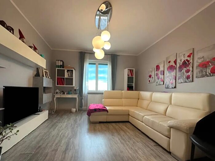 Appartamento con 6 locali in vendita in Cecina