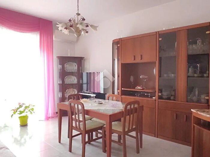 Appartamento trilocale in vendita in Vicolo Zara, Ferno