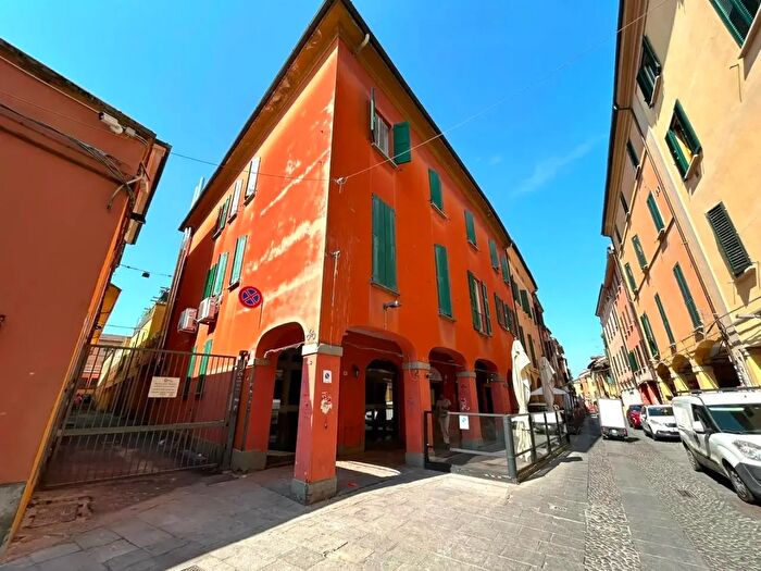 Appartamento con 5 locali in vendita in Via del Pratello, Bologna