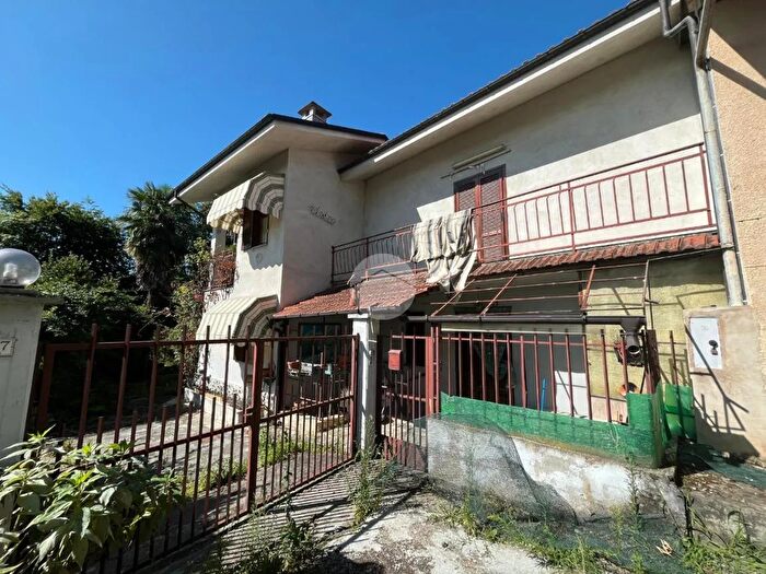 Casa con 6 locali in vendita in Via Cave, Bagnolo Piemonte