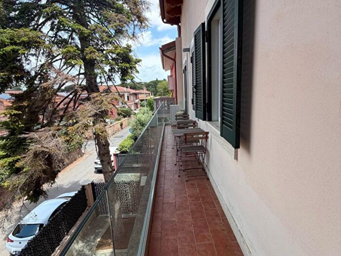 Appartamento trilocale in affitto in Via dei Carvilii, Quarto Miglio, Roma
