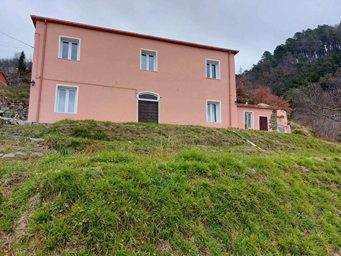Casa con 10 locali in vendita in Via Centrale, Castelnuovo Magra