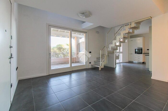 Appartamento trilocale in vendita in Via Gardesana, Roe Volciano