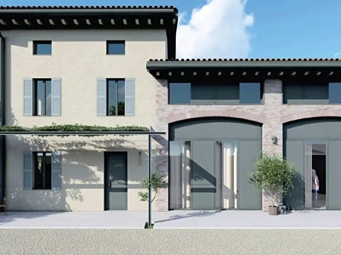 Casa trilocale in vendita in Strada Montanara, Parma