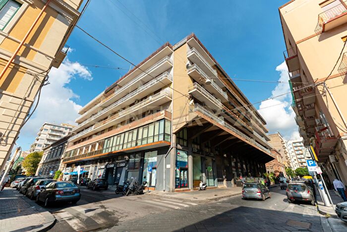 Appartamento con 12 locali in vendita in Via Firenze, Catania