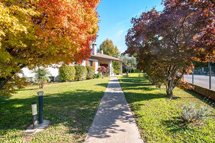 Casa con 6 locali in vendita in Via Busiago, Campo San Martino