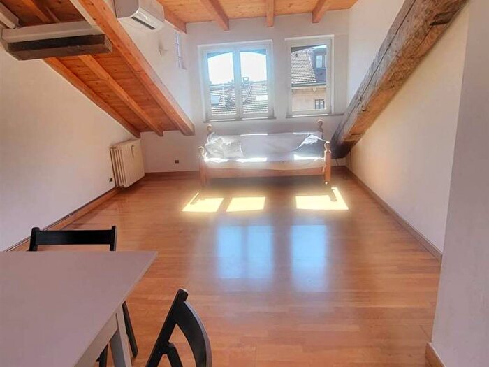 Appartamento trilocale in affitto in Via Saffi, Vincenzo Monti, Milano