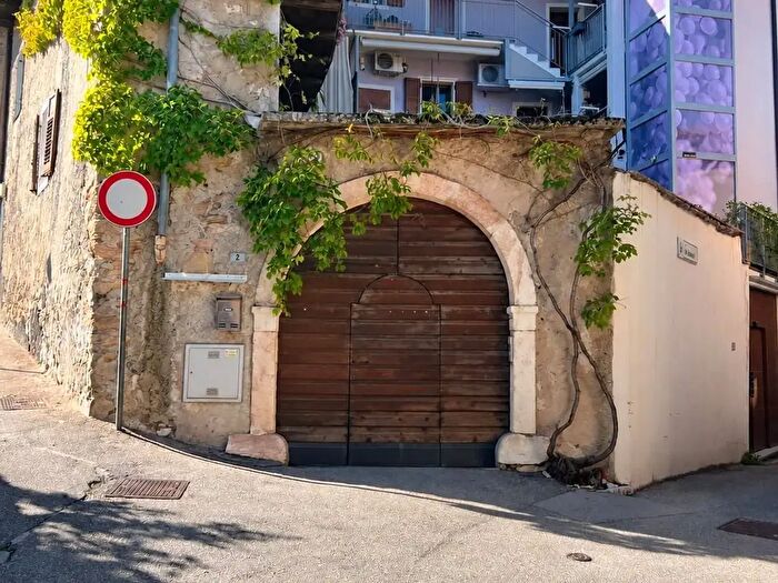 Appartamento con 8 locali in vendita in Largo III Novembre, Isera