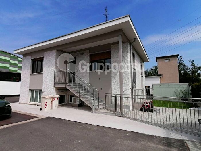Appartamento trilocale in affitto in Via Picasso, Semicentro Isola, Corbetta