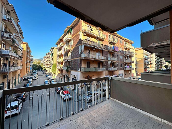 Appartamento con 5 locali in vendita in Via Medaglie dOro, Salerno