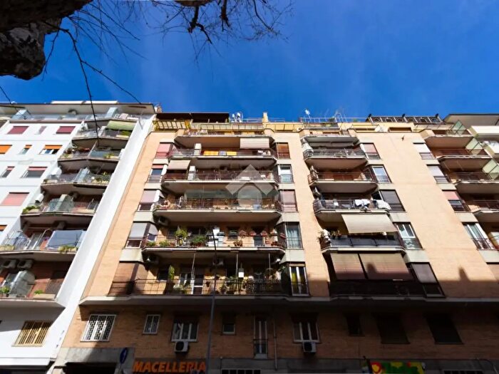 Appartamento trilocale in vendita in Via di Casalbertone, Roma