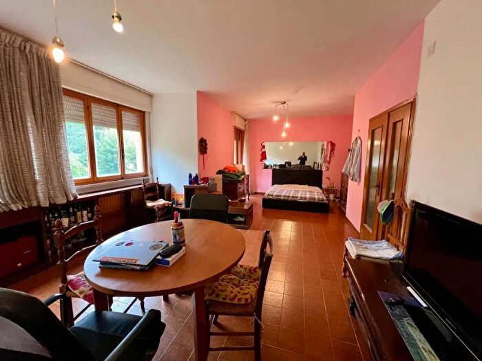 Appartamento con 6 locali in vendita in a Raffaello Sanzio, Pisa