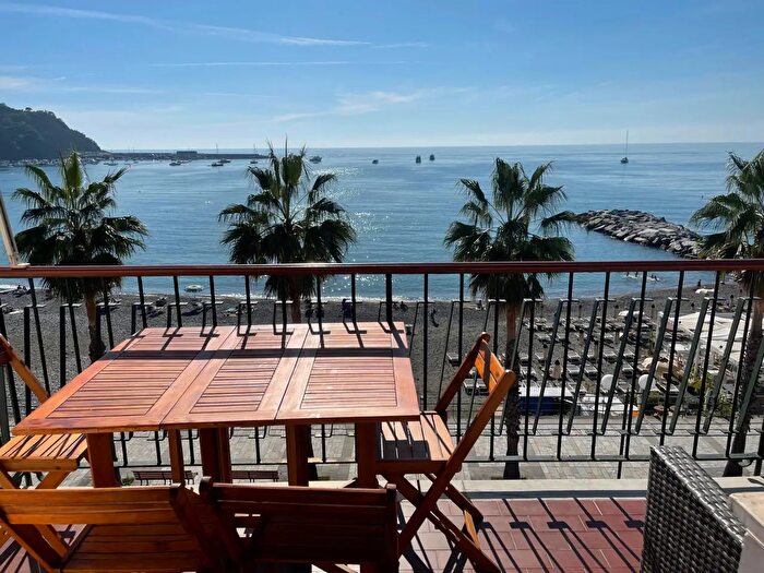 Appartamento con 5 locali in vendita in Lungomare Giovanni Descalzo, Sestri Levante