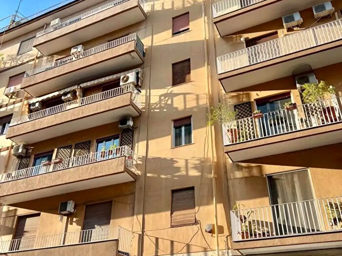 Appartamento con 6 locali in vendita in Via Puccini, Palermo