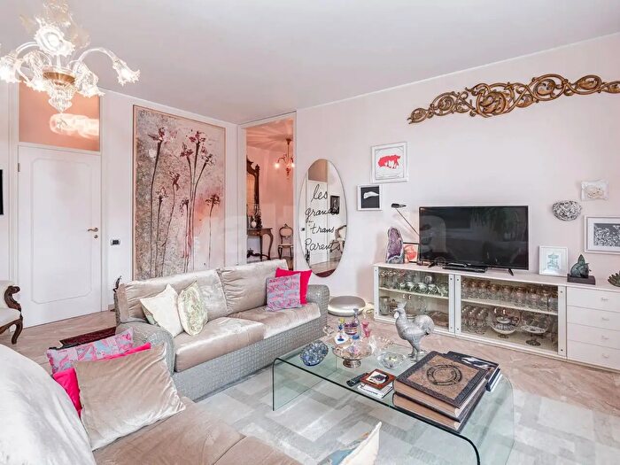 Appartamento con 5 locali in vendita in Via Spreafico, Monza