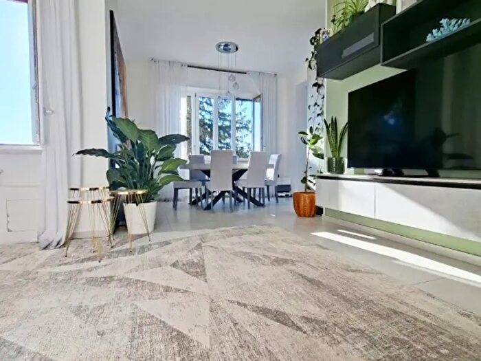 Appartamento trilocale in vendita in Strada Vigheffio, Parma