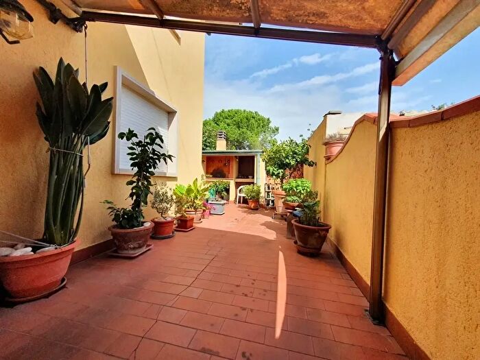 Casa con 8 locali in vendita in Viareggio