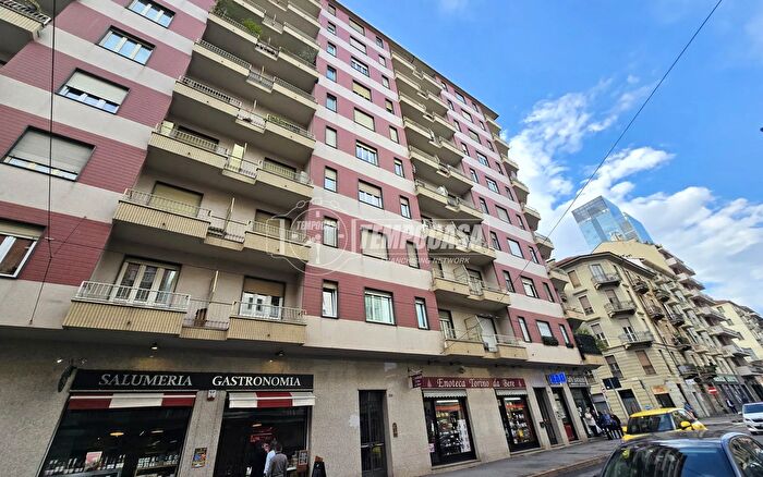 Appartamento trilocale in vendita in Via Nizza, Torino