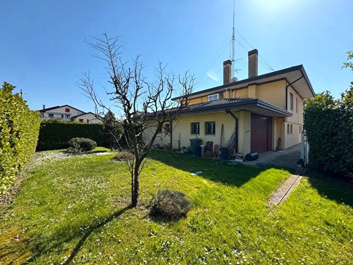 Casa quadrilocale in vendita in Vicolo Giacomo Zanella, Albignasego