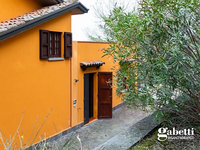 Casa con 6 locali in vendita in Strada Friuli, Tavullia