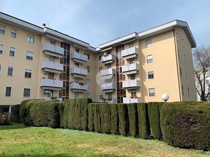 Appartamento con 5 locali in vendita in Via Tevere, Verona