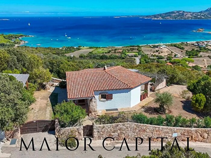 Casa con 5 locali in vendita in Arzachena