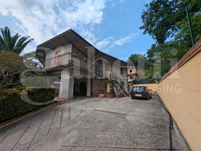 Casa quadrilocale in vendita in Via Morgagni, Deruta