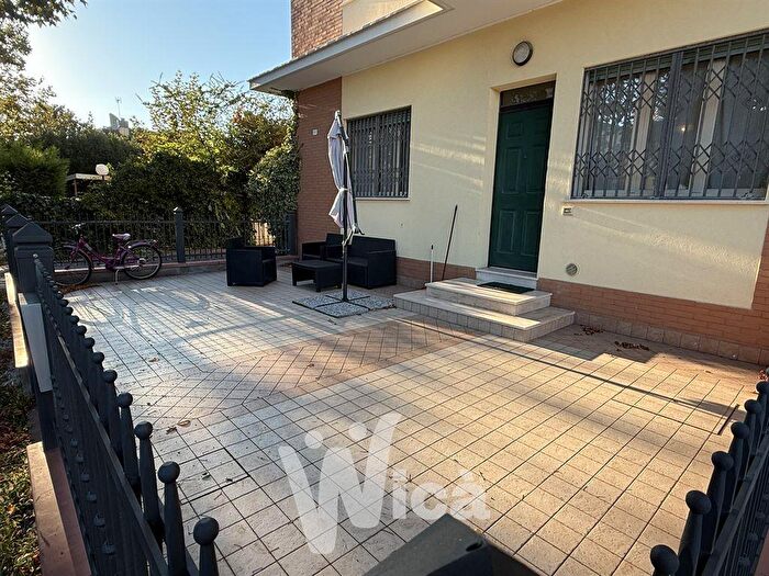 Appartamento trilocale in vendita in Via Melozzo da Forlì, Cesenatico