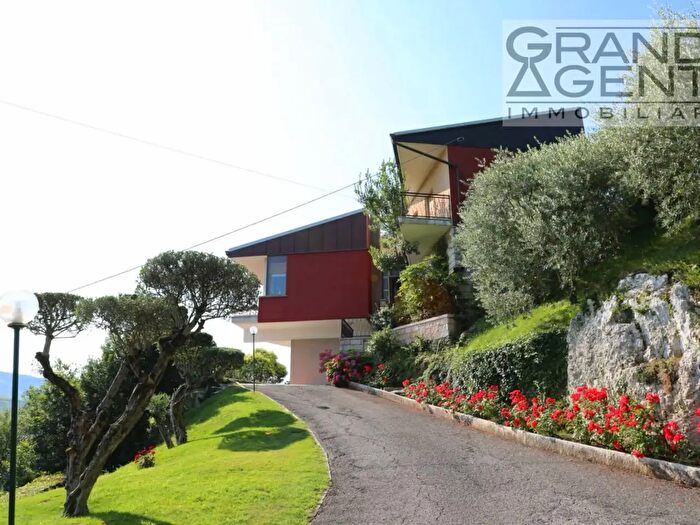 Casa con 10 locali in vendita in Via La Guardia, Grezzana