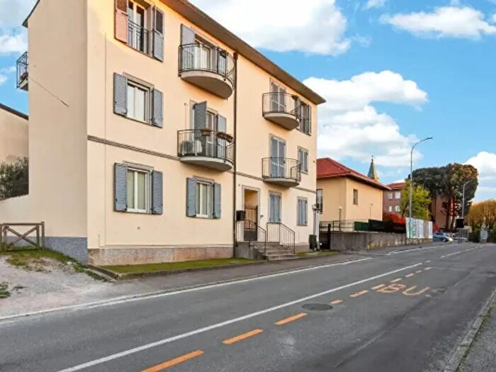 Appartamento trilocale in vendita in Via Ferrante Brioschi, Besana In Brianza