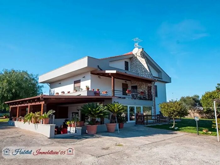 Casa con 9 locali in vendita in Via Tarano, Nettuno