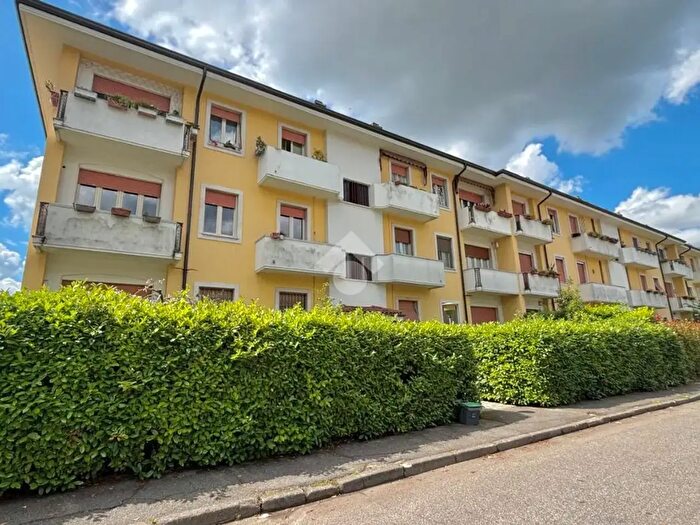 Appartamento trilocale in vendita in Via Evaristo Almici, Rezzato