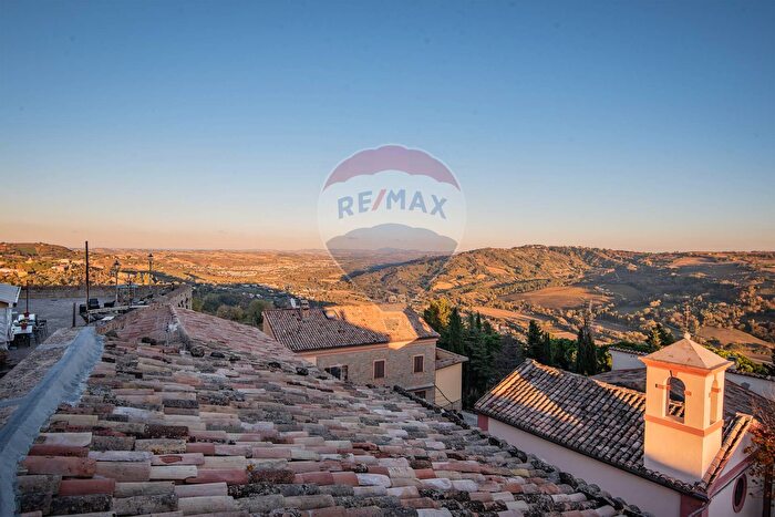 Appartamento con 5 locali in vendita in Via San Michele, Rosora