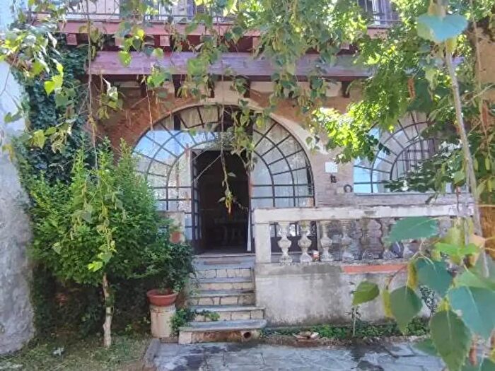 Casa con 8 locali in vendita in Pietra De' Giorgi