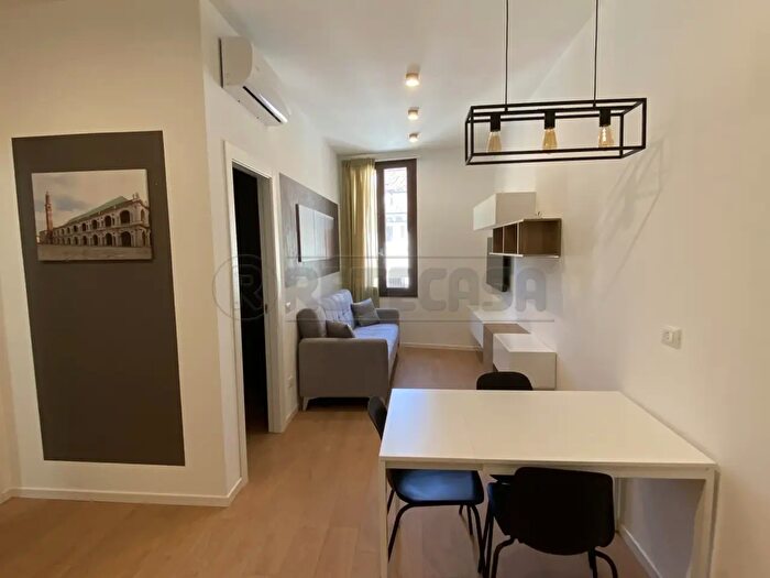 Appartamento bilocale in affitto in Contrà Sant'Ambrogio, Vicenza