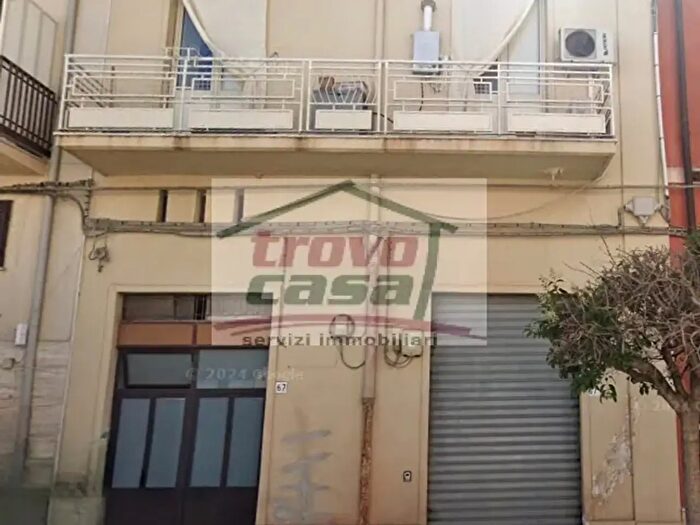 Appartamento trilocale in vendita in Corso Timoleonte, Siracusa
