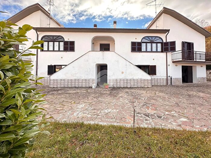 Casa quadrilocale in vendita in Via Roio, L'Aquila