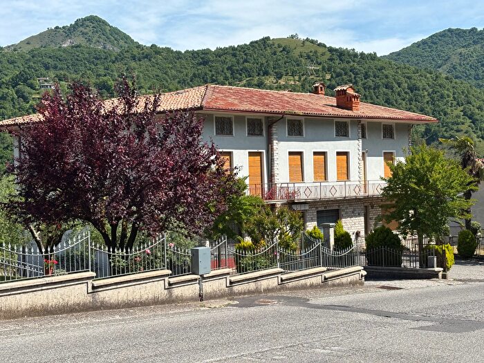 Appartamento trilocale in vendita in Via G Marconi, Vallio Terme