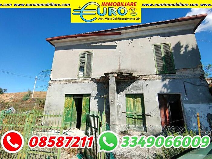 Casa quadrilocale in vendita in Sp, Atri