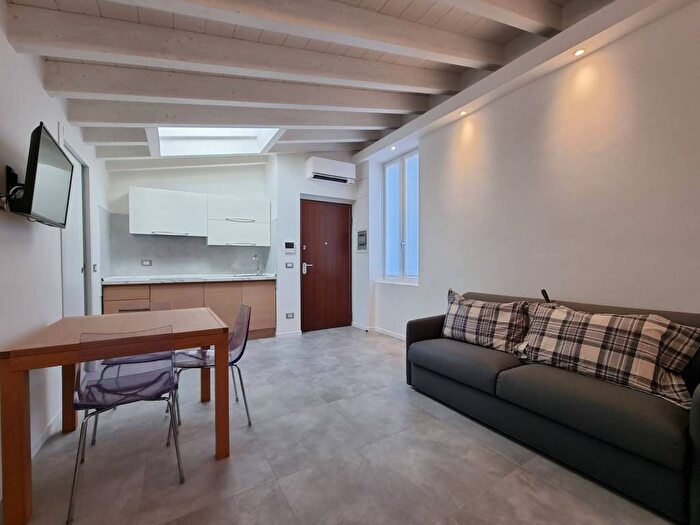 Appartamento trilocale in affitto in Via Varesina, Certosa, Milano