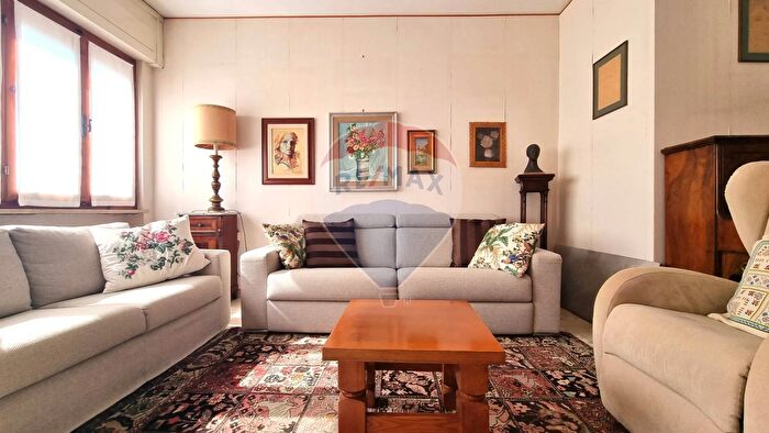 Appartamento con 5 locali in vendita in Piazza Ilio Barontini, Cecina